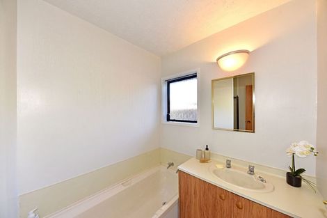 Photo of property in 3/9b Prestons Road, Redwood, Christchurch, 8051