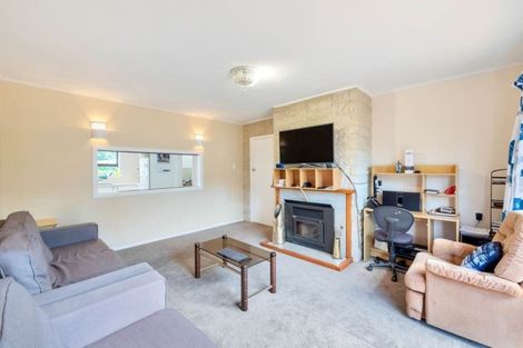 Photo of property in 1/16 Peach Road, Glenfield, Auckland, 0629
