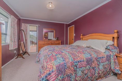 Photo of property in 27 Kiwi Esplanade, Mangere Bridge, Auckland, 2022