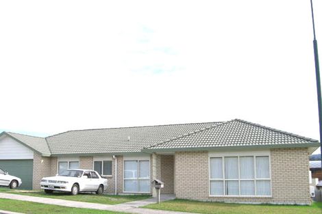 Photo of property in 14 Roy Maloney Drive, Henderson, Auckland, 0612