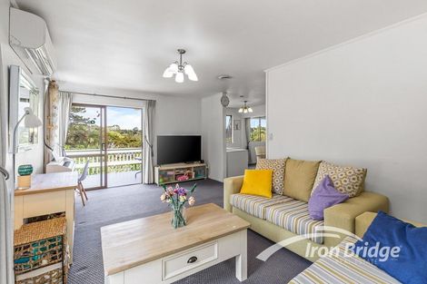 Photo of property in 2/15 Ridgewood Crescent, Birkenhead, Auckland, 0626