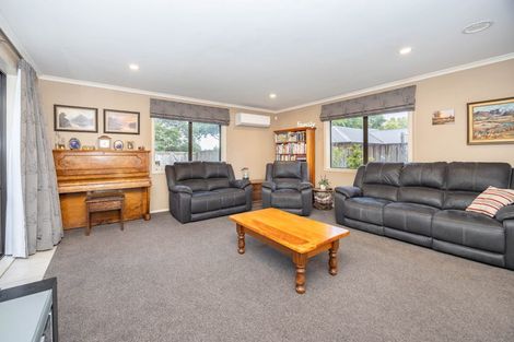 Photo of property in 42 Nielsen Gardens, Rototuna, Hamilton, 3210