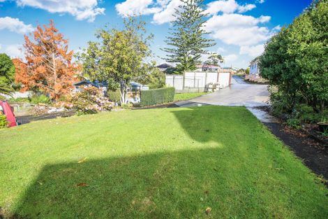 Photo of property in 12 Crystal Avenue, Glendene, Auckland, 0602
