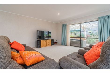 Photo of property in 2/25 Sailfish Drive, West Harbour, Auckland, 0618