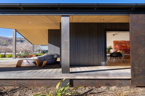 Photo of property in 10 Preston Drive, Arrowtown, 9302