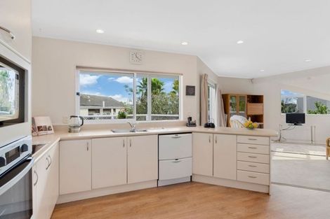 Photo of property in 5 Rimu Rise, Albany, Auckland, 0632