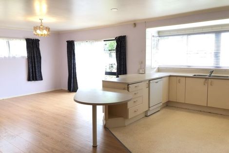 Photo of property in 10 Ronald Macken Place, Windsor Park, Auckland, 0632