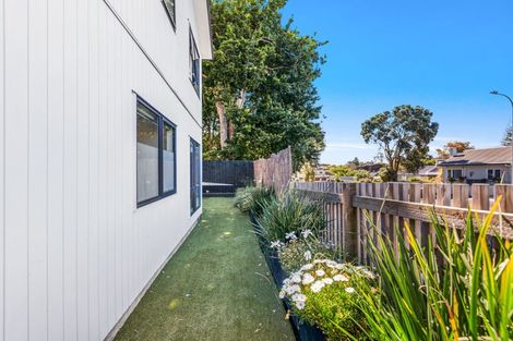 Photo of property in 8a Roys Road, Weymouth, Auckland, 2103