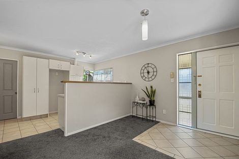 Photo of property in 5 Westvale Avenue, Ranui, Auckland, 0612