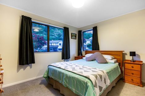 Photo of property in 49 Omapere Street, Whitby, Porirua, 5024