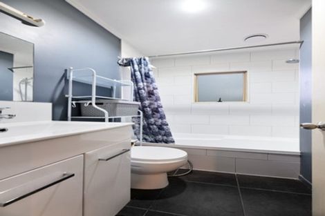 Photo of property in 9 Lockington Avenue, Henderson, Auckland, 0612