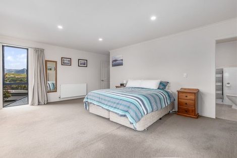 Photo of property in 17 Endeavour Drive, Whitby, Porirua, 5024