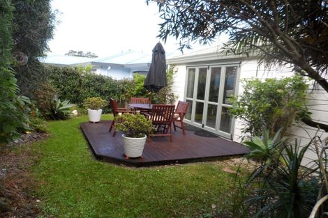 Photo of property in 2/14 Knott Road, Stanmore Bay, Whangaparaoa, 0932