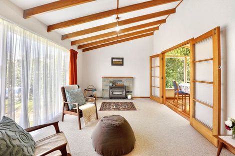 Photo of property in 6 Cotswold Crescent, Newlands, Wellington, 6037