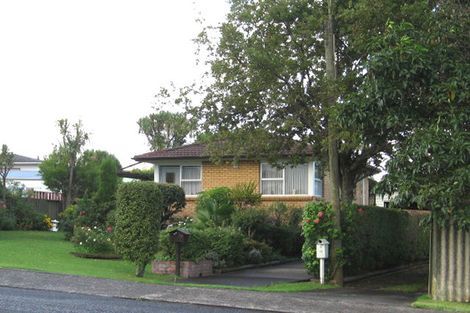 Photo of property in 70 Triangle Road, Massey, Auckland, 0614