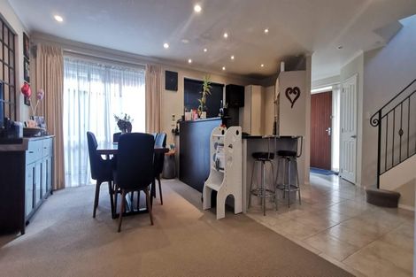 Photo of property in 19 Middlefield Drive, East Tamaki Heights, Auckland, 2016