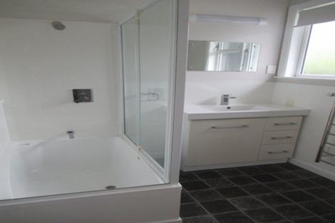 Photo of property in 4 Hikurangi Street, Trentham, Upper Hutt, 5018