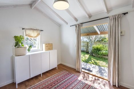 Photo of property in 27 William Bond Street, Stanley Point, Auckland, 0624