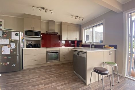 Photo of property in 26 Lyndfield Lane, Newlands, Wellington, 6037