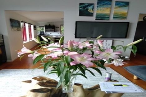 Photo of property in 35 Piha Road, Piha, New Lynn, 0772