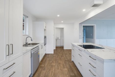 Photo of property in 12 Holland Crescent, Bulls, 4818