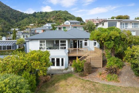 Photo of property in 34 Waikawa Road, Picton, 7220