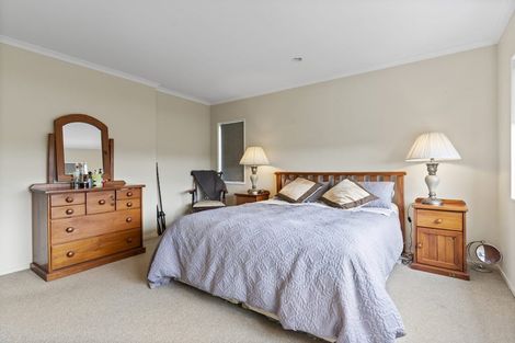 Photo of property in 28 Ina Ville Drive, Pukekohe, 2120