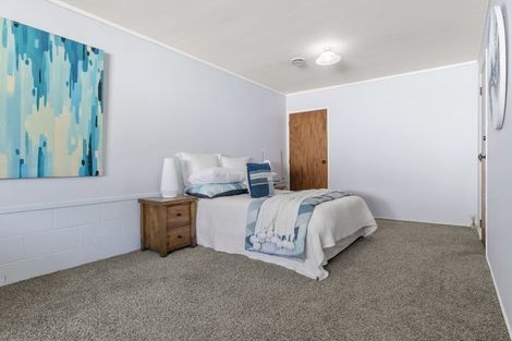 Photo of property in 203 Chelsea View Drive, Chatswood, Auckland, 0626