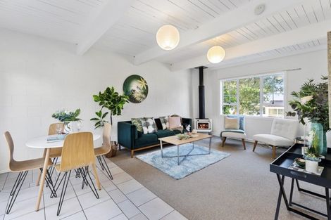 Photo of property in 116 Akaroa Drive, Maupuia, Wellington, 6022