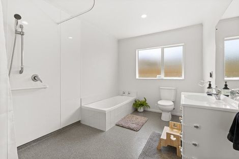 Photo of property in 12 Judd Place, Orewa, 0931