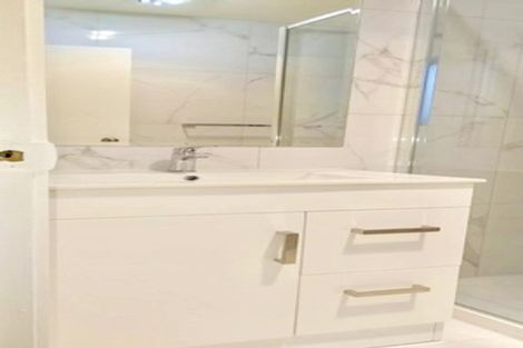 Photo of property in 2/47 Archibald Road, Kelston, Auckland, 0602