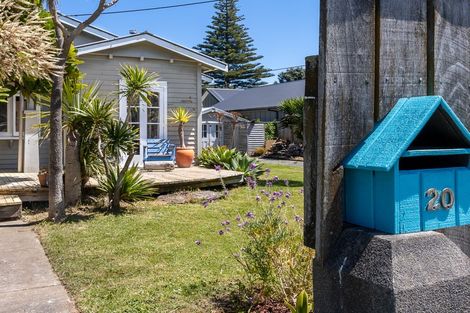 Photo of property in 20 Rauparaha Street, Waikanae Beach, Waikanae, 5036