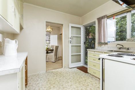 Photo of property in 2/8 Tobruk Crescent, Milford, Auckland, 0620