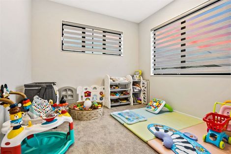 Photo of property in 37 Vinistra Road, Kumeu, 0810