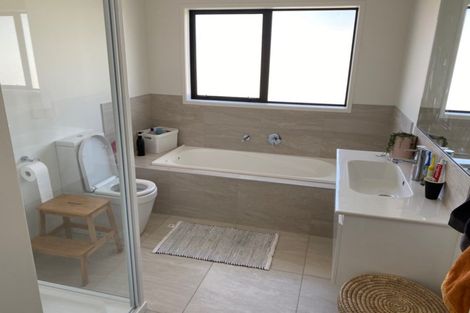 Photo of property in 3 Fred White Drive, Kumeu, 0810