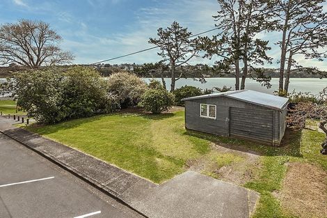 Photo of property in 9 Chapman Road, Te Atatu Peninsula, Auckland, 0610