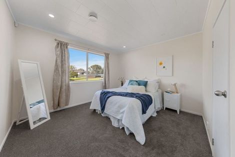 Photo of property in 27 Staverton Crescent, Mangere, Auckland, 2022