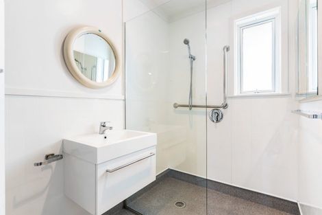 Photo of property in 7a Sequoia Place, Maoribank, Upper Hutt, 5018