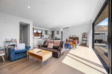 Photo of property in 18 Stackbrae Avenue, Wanaka, 9305