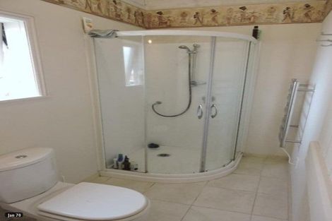 Photo of property in 5 Sampson Lane, Northcote, Auckland, 0627