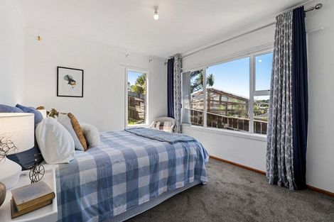 Photo of property in 26 Stewart Drive, Newlands, Wellington, 6037