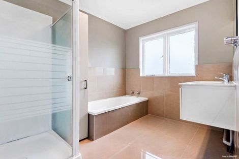 Photo of property in 80 Roberts Road, Te Atatu South, Auckland, 0610