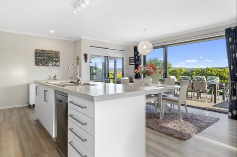 Photo of property in 12 Vantage Place, Omokoroa, 3114