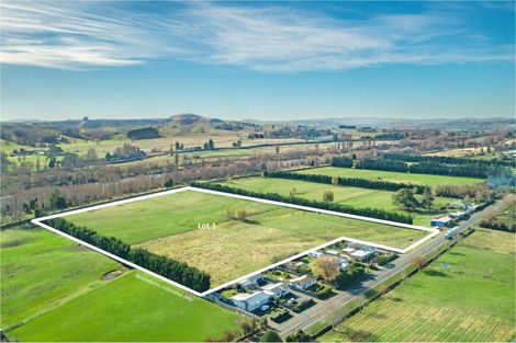 Photo of property in 2460 State Highway 2, Waipukurau, 4281