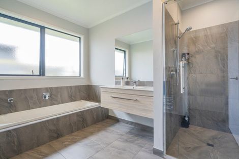 Photo of property in 1 Vanita Drive, Whitianga, 3510