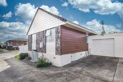 Photo of property in 1/3 Benygloe Place, Highland Park, Auckland, 2010