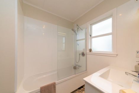 Photo of property in 81 Thames Street, Rongotea, 4476