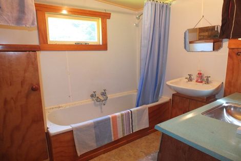 Photo of property in 4 Punga Street, Tangimoana, 4822