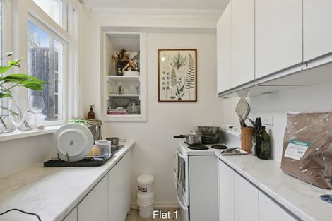 Photo of property in Coburn House, 246 Oriental Parade, Oriental Bay, Wellington, 6011