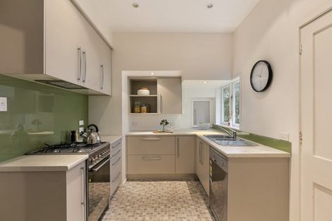 Photo of property in 107 Grant Road, Thorndon, Wellington, 6011